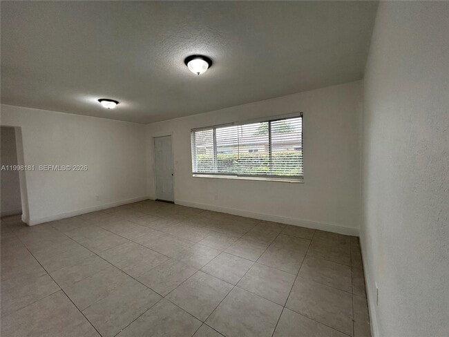 2804 SW 35th Ave in Miami, FL - Building Photo - Building Photo