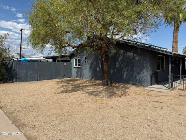 1328 E Clarendon Ave in Phoenix, AZ - Building Photo - Building Photo