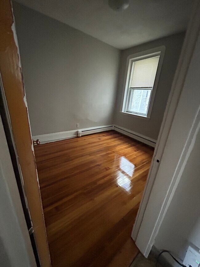 134 Chestnut St, Unit 2F in Chelsea, MA - Foto de edificio - Building Photo