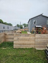 305 Anderson St in Smithville, TX - Building Photo