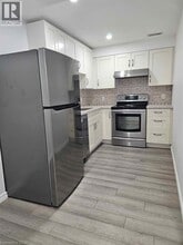 560 Landgren Ct in Kitchener, ON - Building Photo - Building Photo