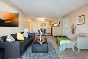 Oak Ridge Apartments in Aurora, CO - Building Photo