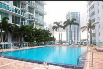 41 SE 5th St, Unit 1517 in Miami, FL - Foto de edificio - Building Photo