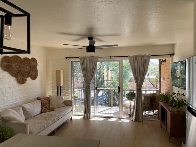 property at 2 W Greenock Dr