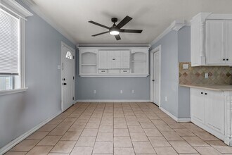 1324 Woodlawn Dr in Odessa, TX - Foto de edificio - Building Photo