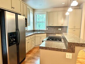 1220 Little John Ln in Eugene, OR - Building Photo - Building Photo