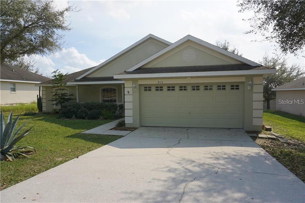915 Cork Oak Ln in Minneola, FL - Building Photo