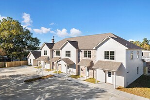 8064 Cecil Dr, Unit 2 in Denham Springs, LA - Building Photo