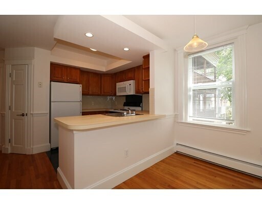 30 Upland Rd in Cambridge, MA - Foto de edificio - Building Photo