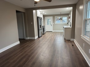 515 E 9th St in Jeffersonville, IN - Foto de edificio - Building Photo