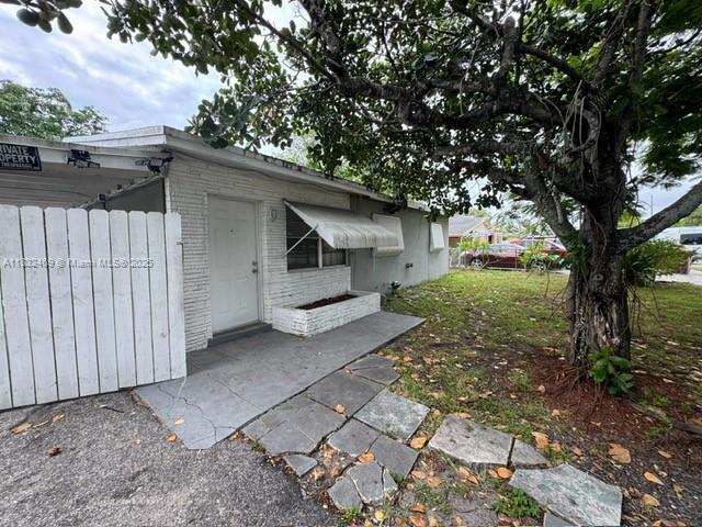 1050 NW 23rd Way in Fort Lauderdale, FL - Building Photo - Building Photo