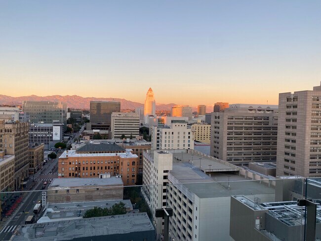 400 S Broadway, Unit 1804 in Los Angeles, CA - Foto de edificio - Building Photo