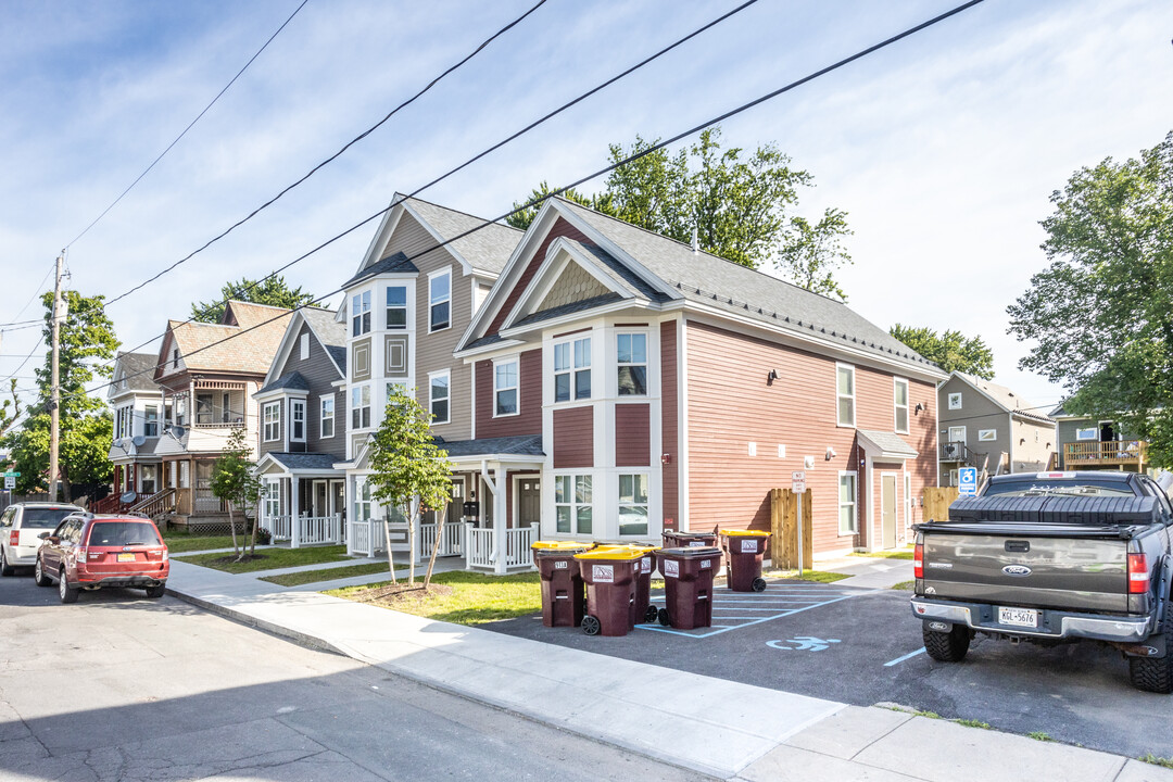 911-913 Delamont Ave in Schenectady, NY - Building Photo