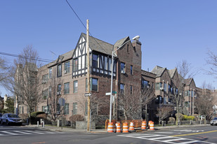 The Gardens in Forest Hills, NY - Building Photo - Building Photo