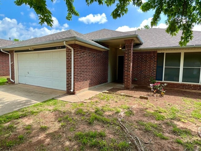 604 Earl A Rodkey Dr in Edmond, OK - Building Photo - Building Photo