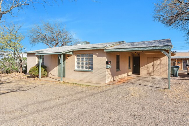 2557 E Glenn St in Tucson, AZ - Building Photo - Building Photo