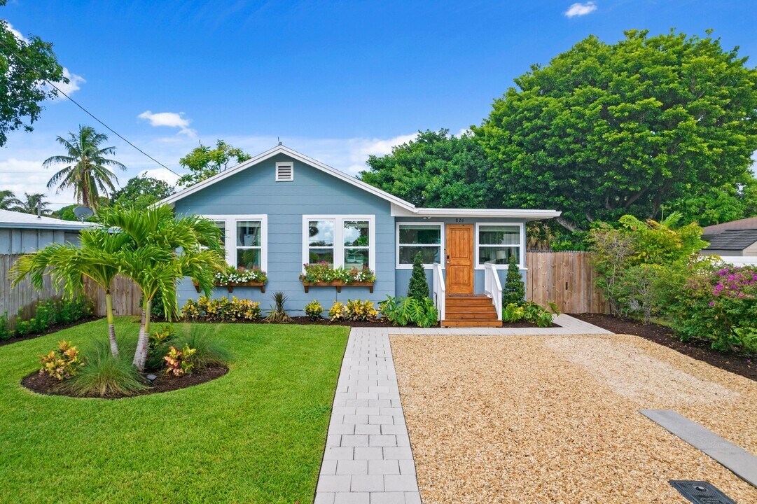 826 SE 4th Ave in Delray Beach, FL - Building Photo