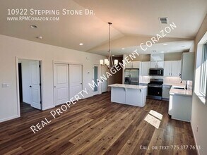 10922 Stepping Stone Dr in Reno, NV - Building Photo - Building Photo