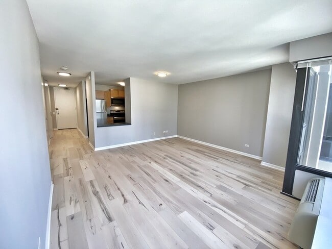 30 E Huron St, Unit 1405 in Chicago, IL - Building Photo - Building Photo