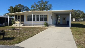 8229 Green Ct in Brooksville, FL - Building Photo