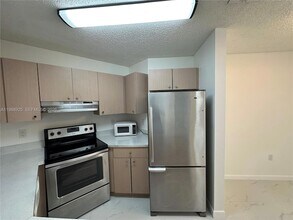 9702 SW 138th Ave, Unit 9702 in Miami, FL - Foto de edificio - Building Photo