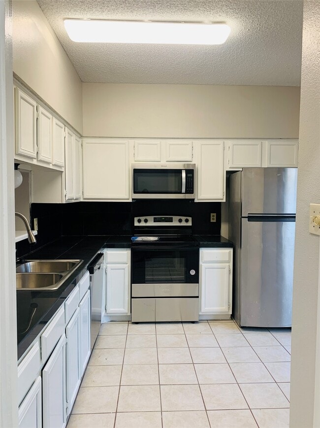 12500 Brookglade Cir in Houston, TX - Building Photo - Building Photo