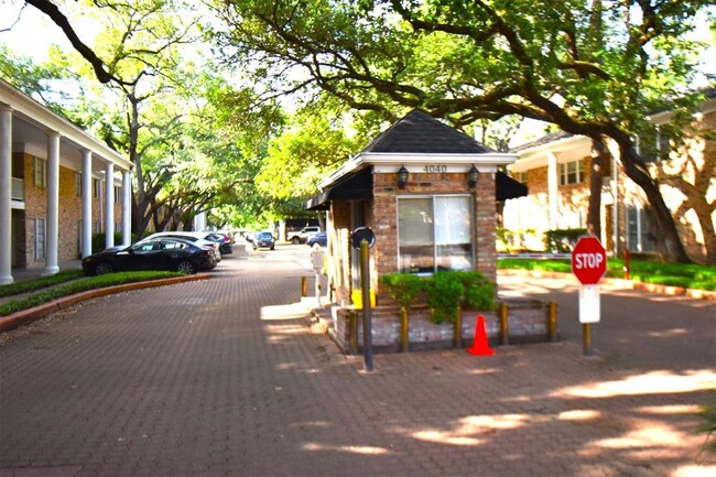 4040 San Felipe St in Houston, TX - Building Photo - Building Photo