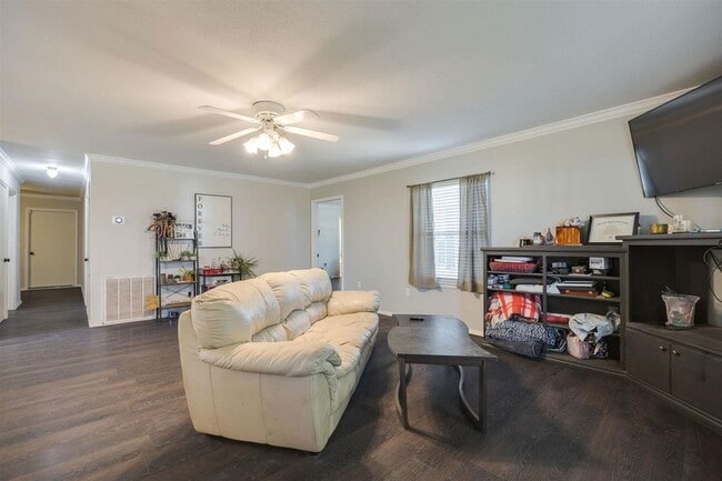 205 Lincoln St in Carney, OK - Foto de edificio - Building Photo