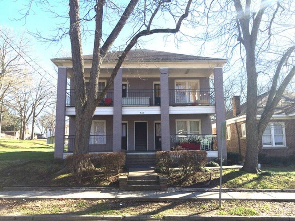 328 N Madison St in Tupelo, MS - Building Photo