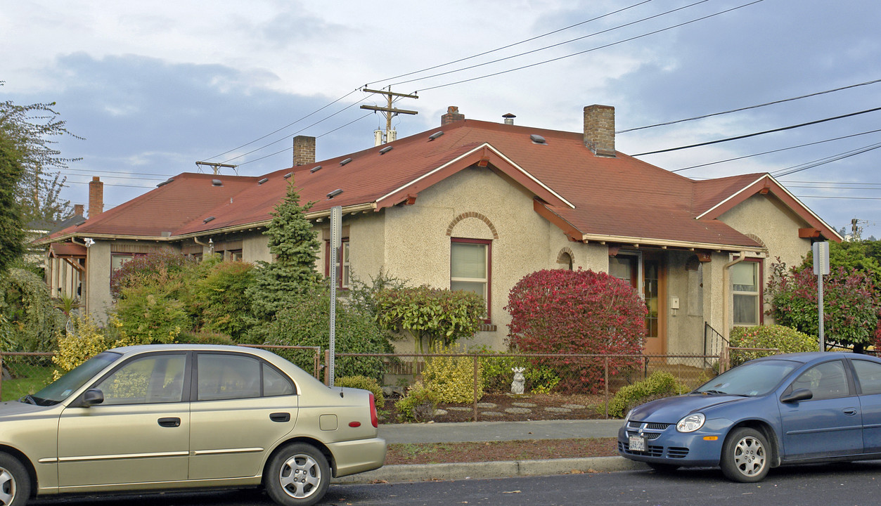 824 Kincaid Ave in Sumner, WA - Building Photo