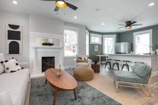 2105 Burnet Ave in Cincinnati, OH - Building Photo