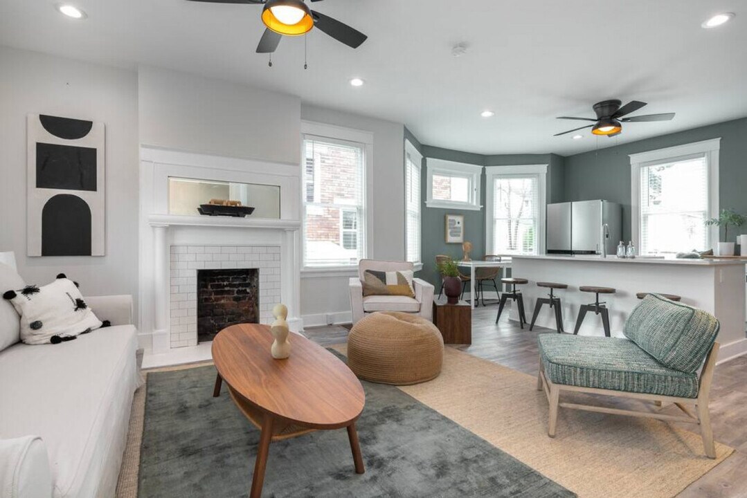 2105 Burnet Ave in Cincinnati, OH - Building Photo