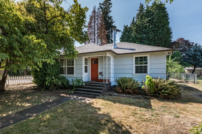 property at 33774 SE Oak St