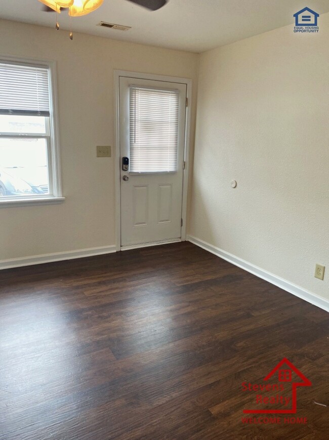 702 Couch St, Unit 30 in McMinnville, TN - Foto de edificio - Building Photo