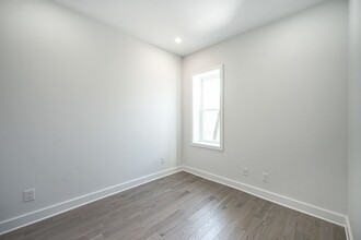 1542 Tasker St in Philadelphia, PA - Building Photo - Building Photo