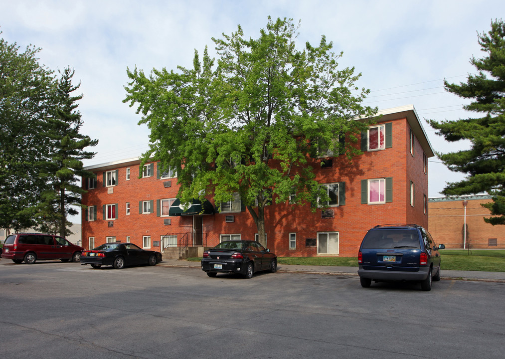 Wedgewood Village Apartments in Columbus, OH - Foto de edificio