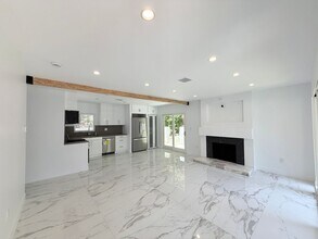 2170 Sunset Plaza Dr in Los Angeles, CA - Building Photo - Building Photo