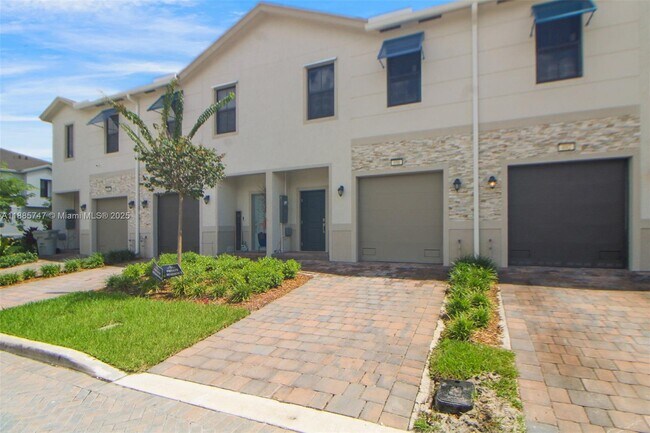 896 NW 3rd Terrace in Pompano Beach, FL - Building Photo - Building Photo