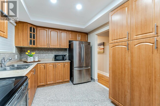 3651 Crabtree Crescent in Mississauga, ON - Building Photo - Building Photo