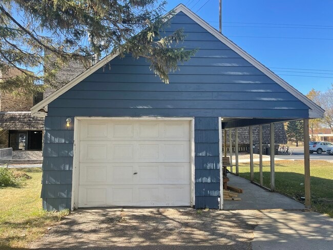 1228 Highland Ave in Mankato, MN - Building Photo - Building Photo