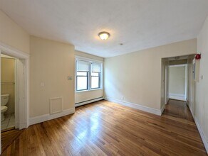 77 Hancock St, Unit 7 in Cambridge, MA - Foto de edificio - Building Photo