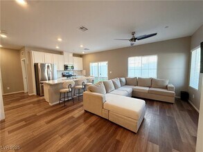 525 Mossy Cup St in Henderson, NV - Building Photo - Building Photo