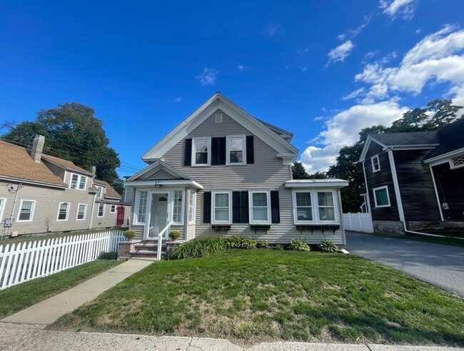 67 Pearl St, Unit 3 in Middleboro, MA - Foto de edificio - Building Photo