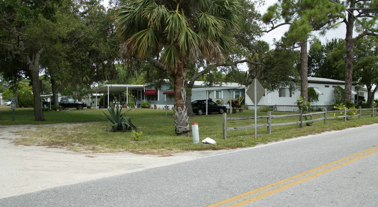 Merritt Country Mobile Home Park in Merritt Island, FL - Building Photo