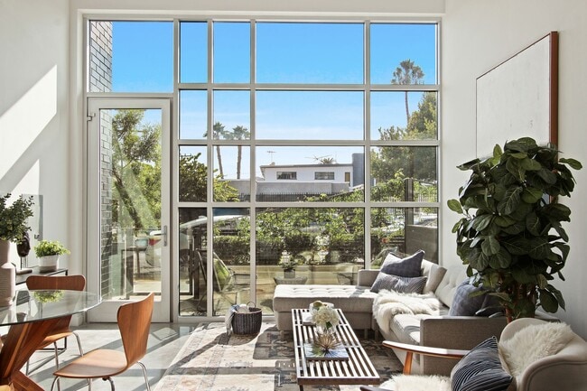 The Stanford West in Santa Monica, CA - Building Photo - Building Photo