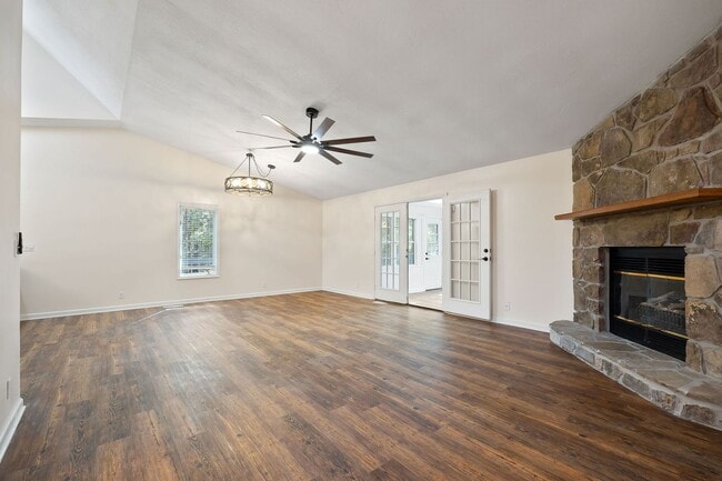 334 Lakeview Dr in Crossville, TN - Building Photo - Building Photo