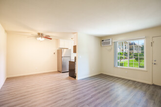 Sunset Gardens Apartments in Livermore, CA - Building Photo - Interior Photo