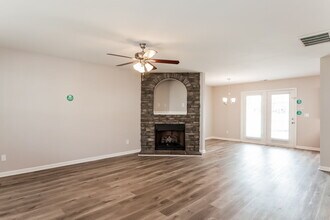 1117 Ametrine Ln in Dallas, NC - Foto de edificio - Building Photo