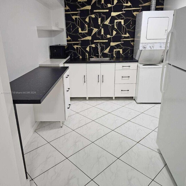 6121 NW 18th St-Unit -A in Margate, FL - Foto de edificio - Building Photo