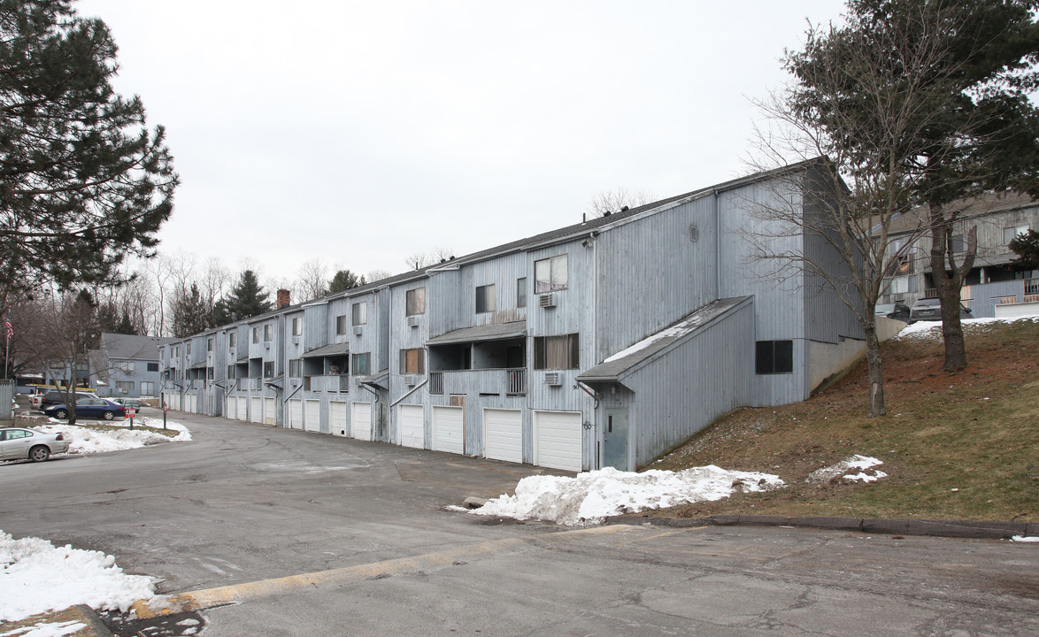 Crestwood Hill Estates in Waterbury, CT - Building Photo